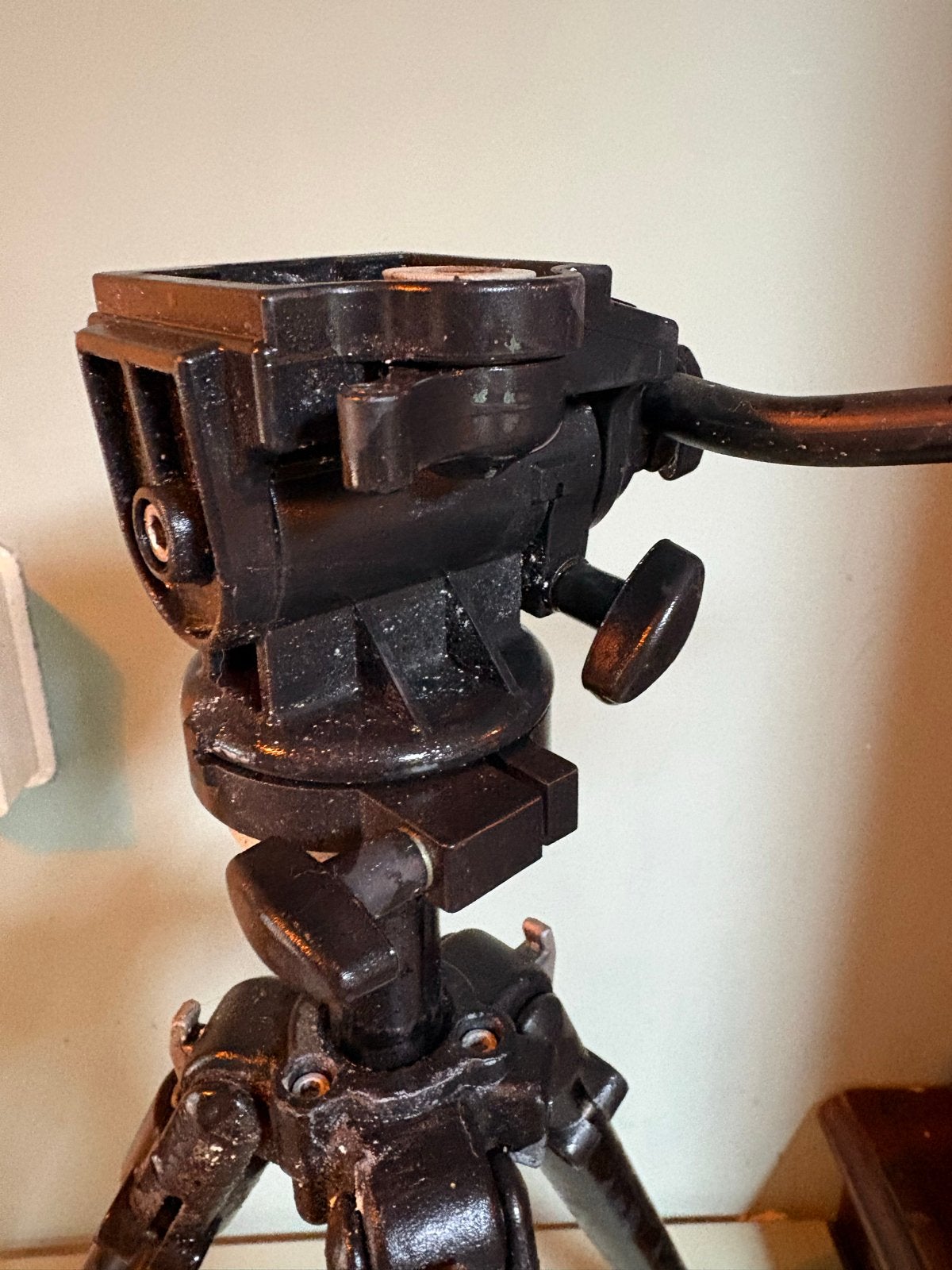 Manfrotto 190B Professioneel Statief met Vloeistofkop, Gebruikt, 150 tot 175 cm, Ophalen of Verzenden, Driepoot