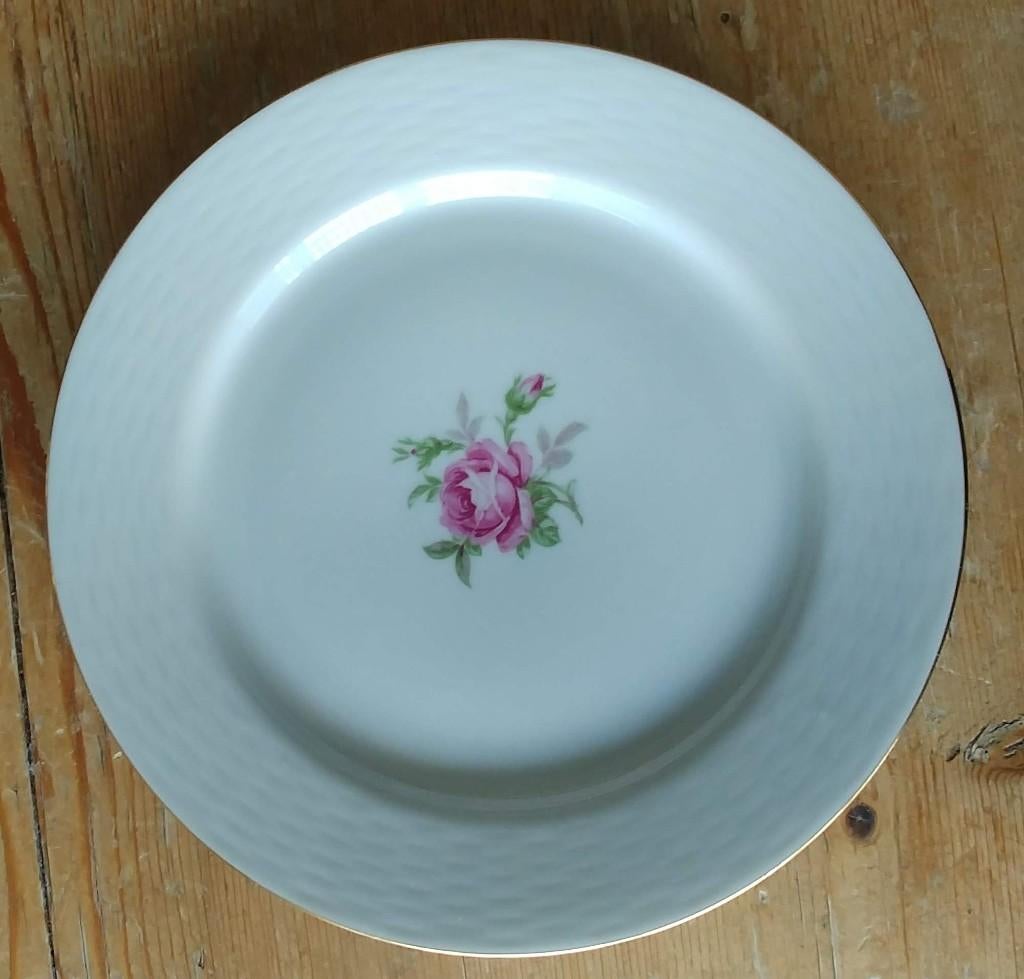 3 ontbijtbordjes 19 cm roos relief czechoslovakia, Ophalen of Verzenden