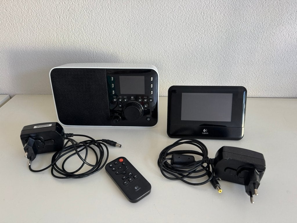 Logitech Squeezebox Touch (zwart) & Squeezebox Radio (wit), Ophalen, Gebruikt, Zonder harde schijf