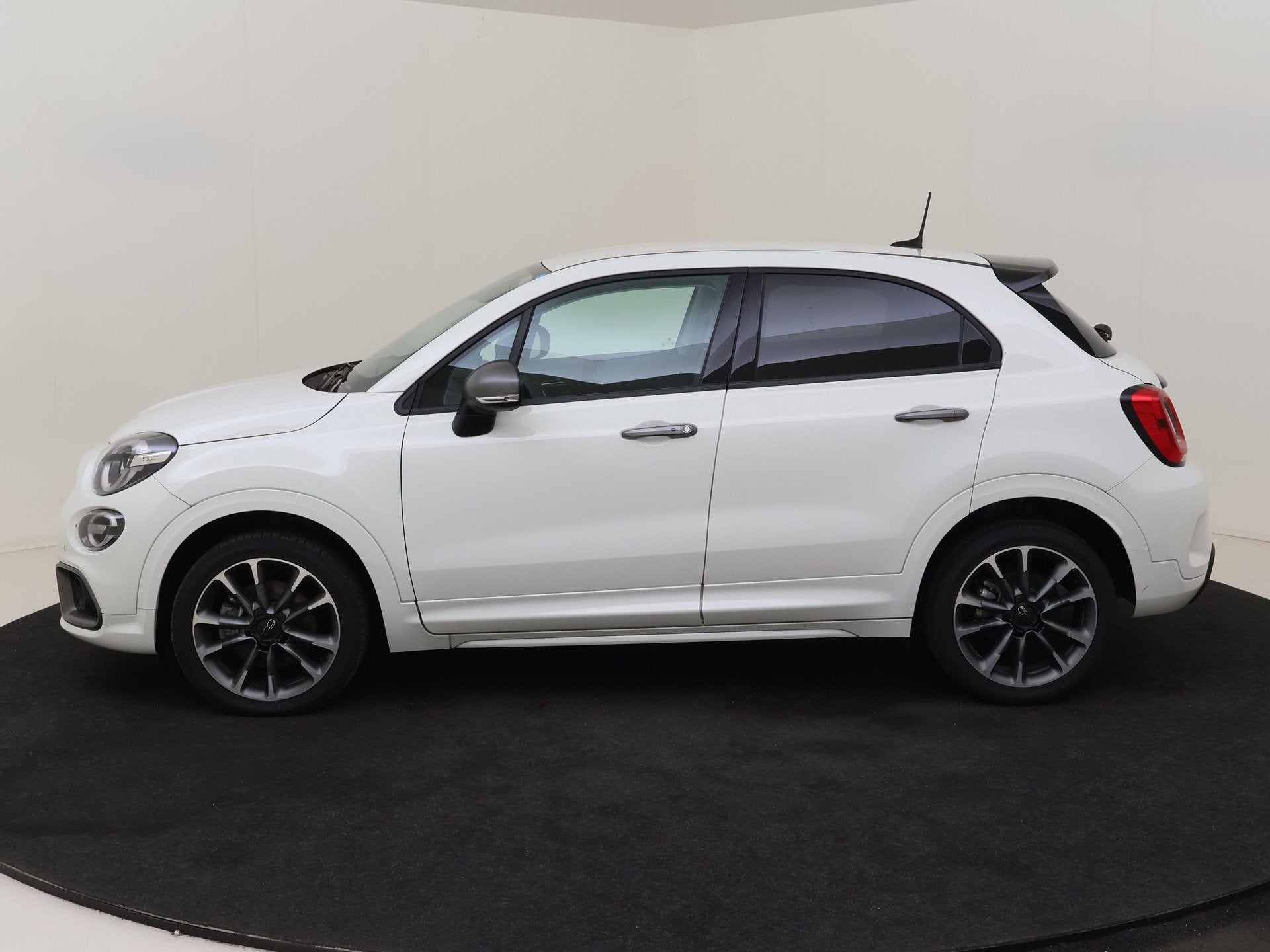 Fiat 500X 1.5 Hybrid Sport | CAMERA | NAVI | CARPLAY | CLIMA, Auto's, 12 maanden, 1380 kg, Gebruikt, Zwart