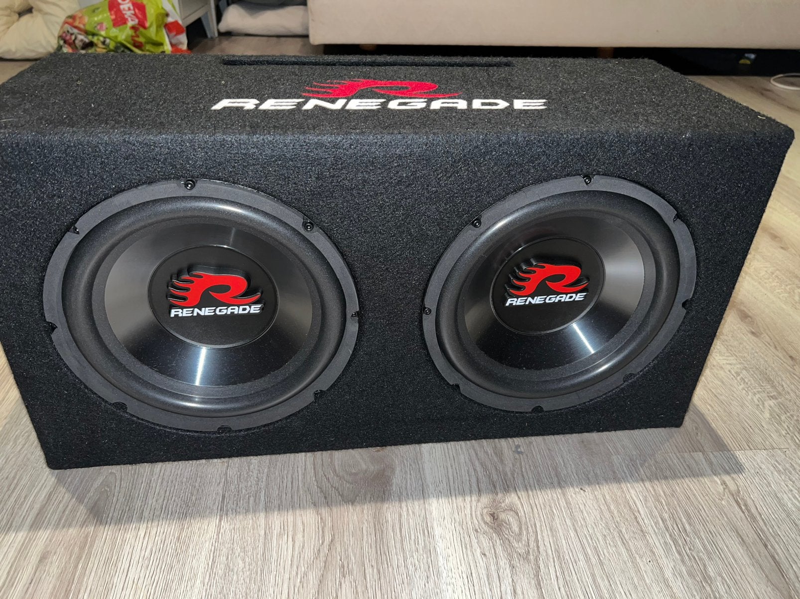 Renegade 1000 watt sub met versterker, Auto diversen, Ophalen of Verzenden, Zo goed als nieuw