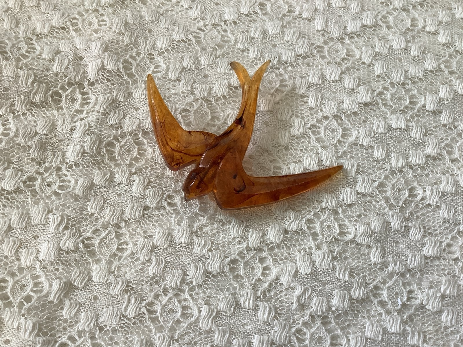 Vintage Broche Zwaluw Barnsteenkleurig, Overige materialen, 4 tot 7 cm, Bruin, Ophalen of Verzenden