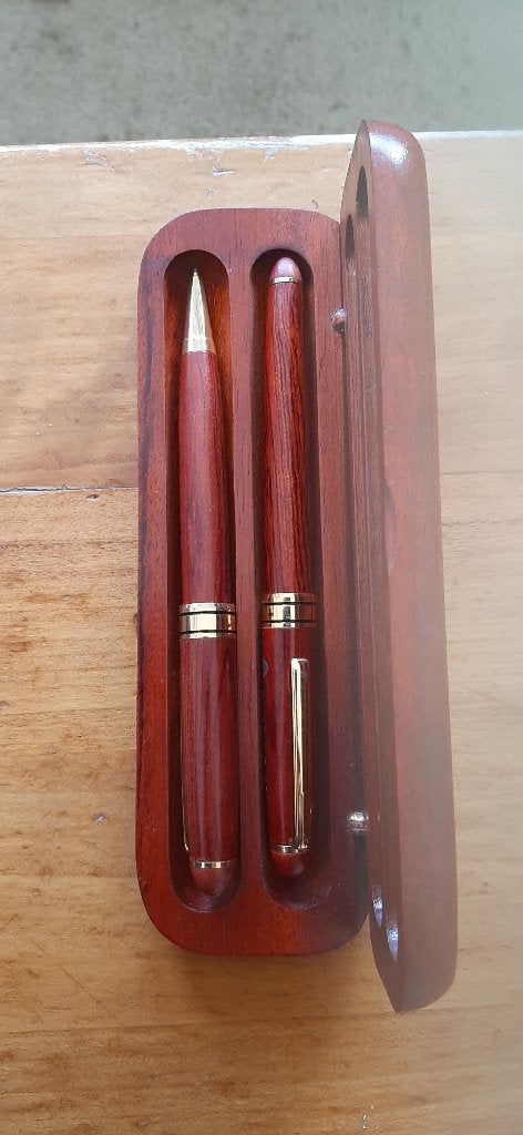 balpen en een vulpen/ hout, Verzenden, Zo goed als nieuw, Balpen, Overige merken