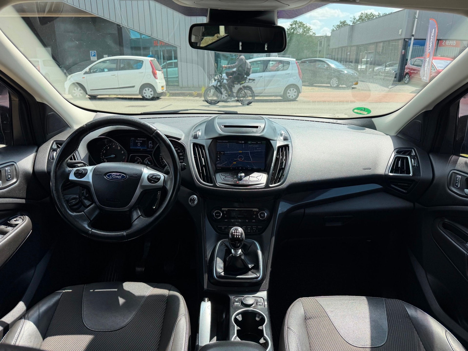Ford Kuga 1.5 Titanium Styling Pack/Navi/Cruise/Stoelverwarm, Dealer onderhouden, Euro 6, 4 cilinders, Leder en Stof