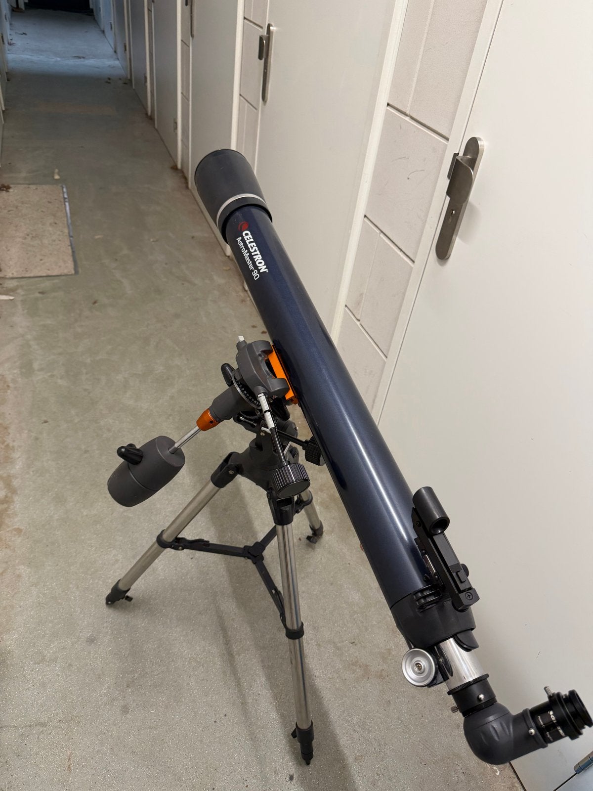 Celestron AstroMaster 90 AZ telescoop met accessoires, Ophalen, Lenzentelescoop (refractor), 80 tot 200 mm, Met statief