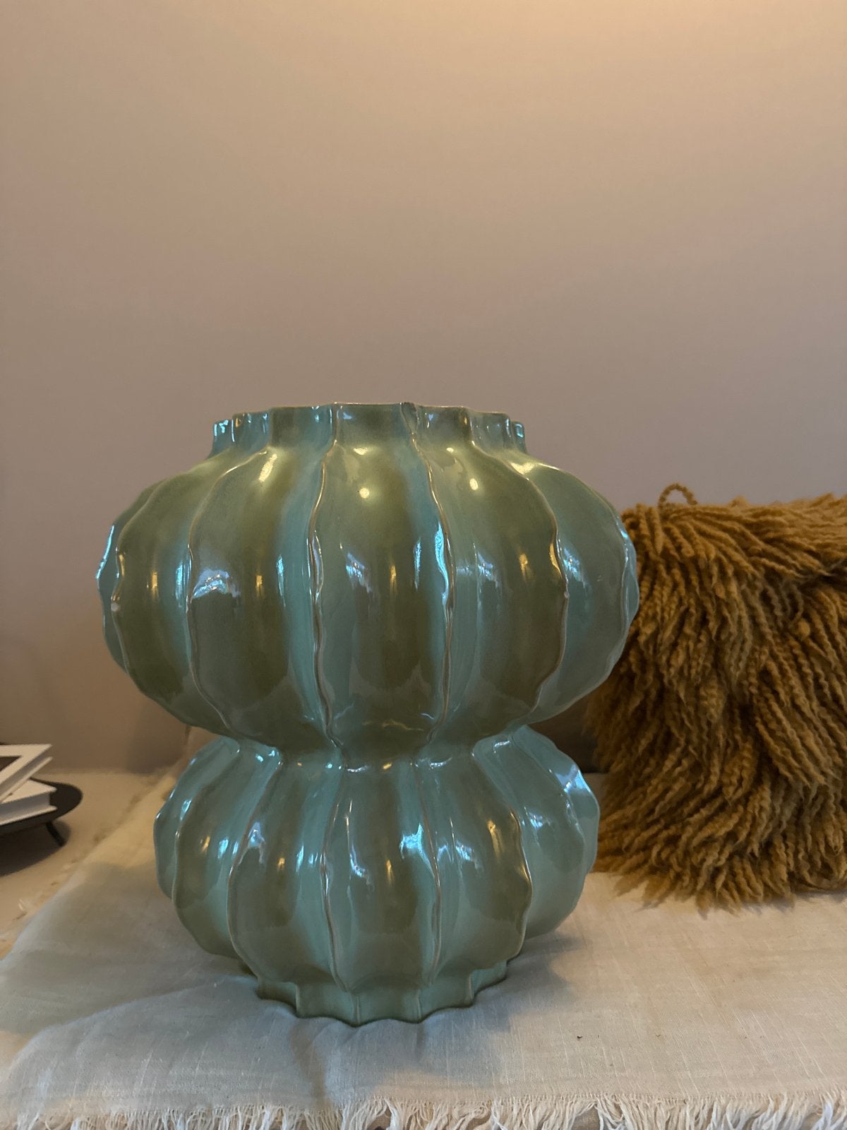 XXL Groene Vaas - Decoratieve Blikvanger, Huis en Inrichting, Woonaccessoires | Vazen, 50 tot 75 cm, Aardewerk of Porselein, Ophalen of Verzenden