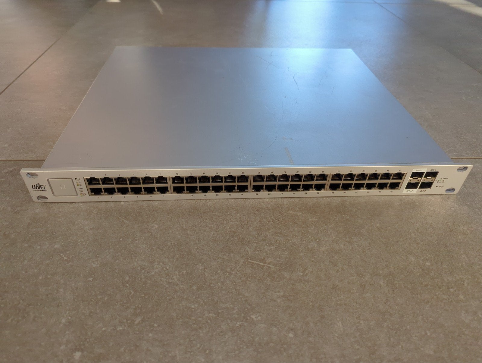 Ubiquiti UniFi Switch US-48 500W PoE+ met lichte krassen, Computers en Software, Ophalen of Verzenden, Gebruikt
