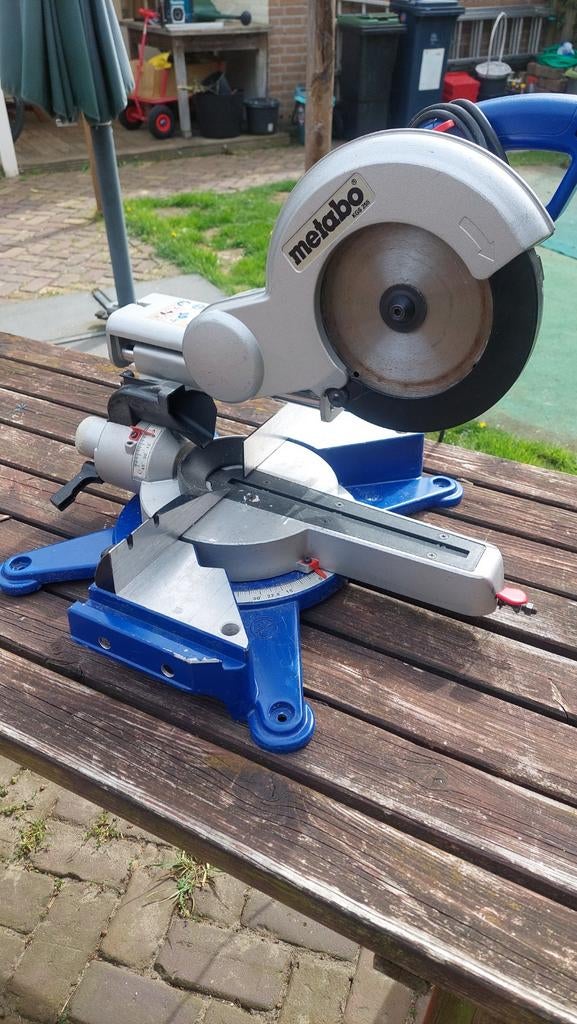 Metabo KGS 255 Afkortzaag - Krachtig en Betrouwbaar, Doe-het-zelf en Verbouw, Ophalen, Gebruikt, 70 mm of meer, Afkortzaag