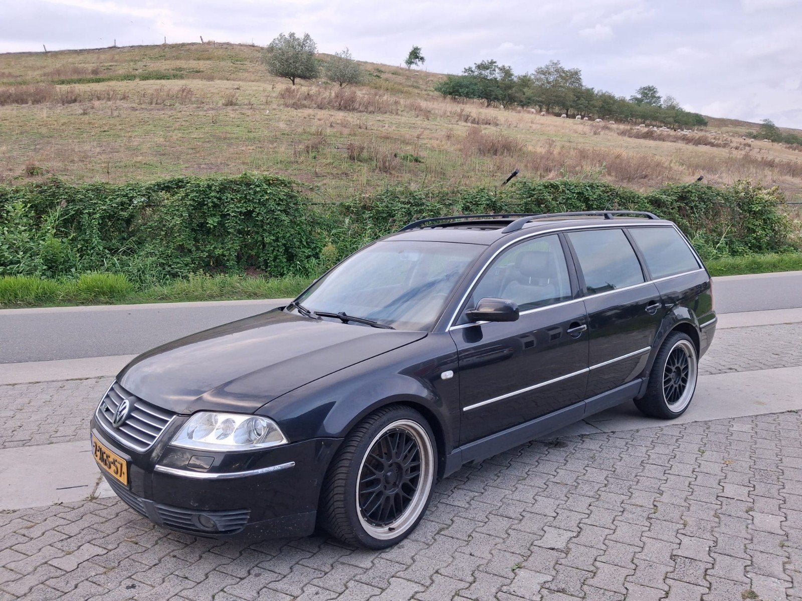 Volkswagen Passat W8 2002 4Motion 275 pk Recarointerieur AUT, Zwart, Leder, Stationwagon, 1751 kg