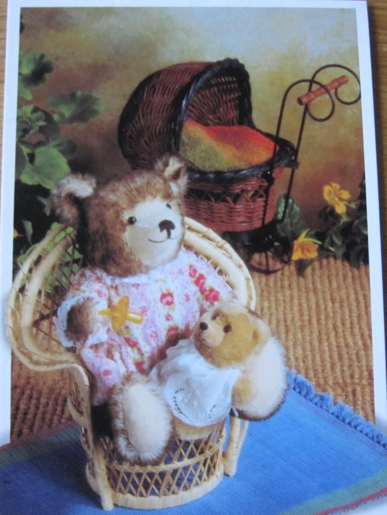 Teddybeer met baby beer op schoot - nieuwe ansichtkaart, Verzenden, 1980 tot heden, Ongelopen, Overige thema's