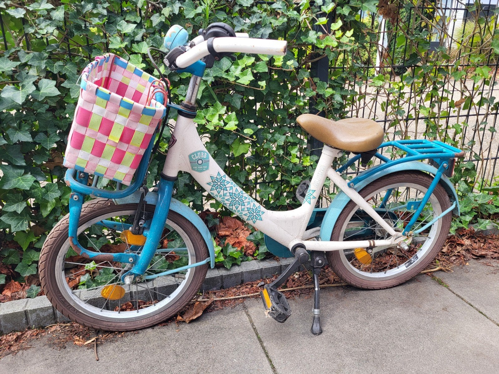 Kinderfiets 16 inch met mandje en zijwieltjes, Fietsen en Brommers, Fietsen | Kinderfietsjes, Ophalen, Zijwieltjes, 16 tot 20 inch