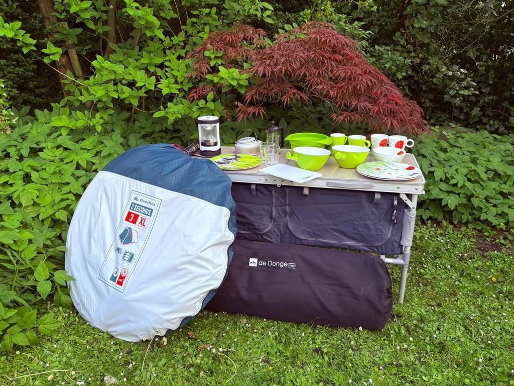 Complete camping set, werptent, keukenspullen, kast, bedje, Caravans en Kamperen, Kampeermeubelen, Gebruikt, Campingmeubel-accessoire