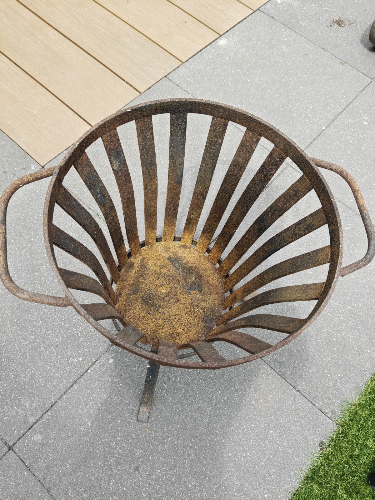 Robuuste vuurkorf, eventueel met hout en aanmaakblokjes, Ophalen
