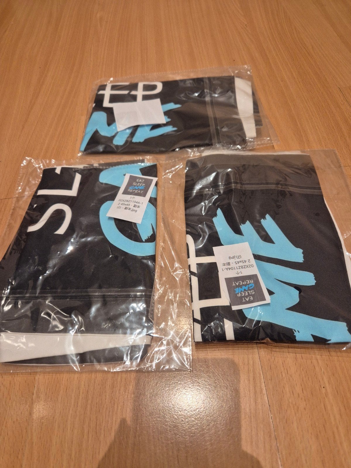 Nieuwe kussenhoezen 'EAT SLEEP GAME REPEAT' (set van 3), Zwart, Met print, Nieuw, Ophalen of Verzenden