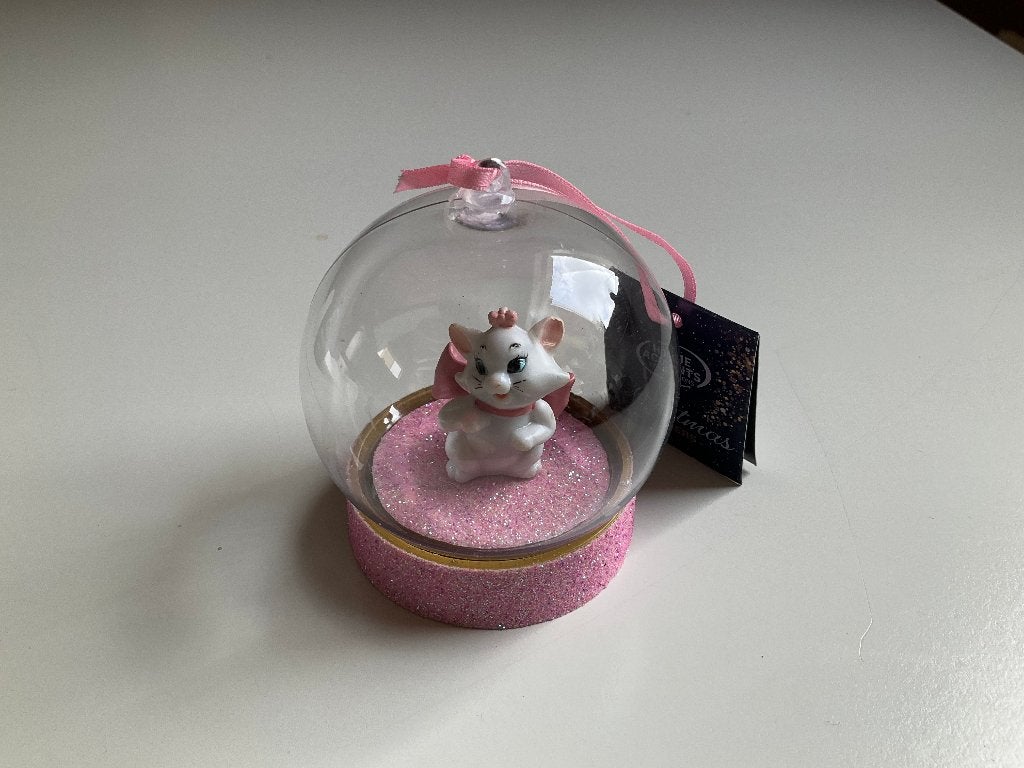 Disney Aristocats - globe - kerstbal marie, Ophalen of Verzenden, Overige figuren, Zo goed als nieuw, Beeldje of Figuurtje