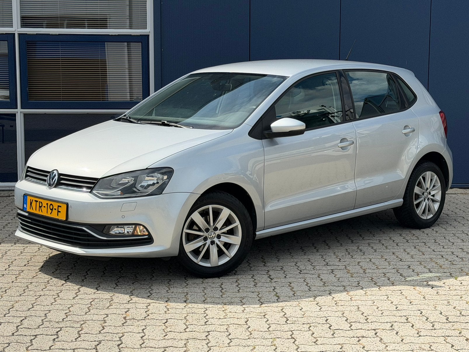 Volkswagen Polo 1.0 2014 5-Deurs Grijs|Airco|Cruise|PDC|, Voorwielaandrijving, Stof, Zwart, Traction-control