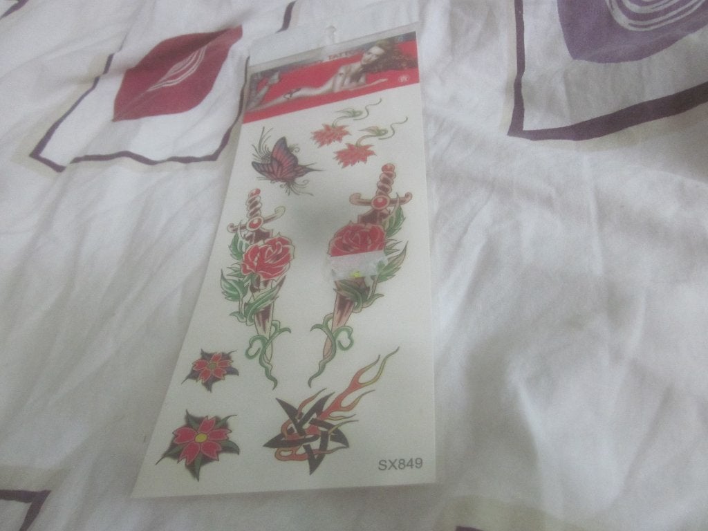 Nieuwe plak tattoos bloemen/vlinder/ea rozetinten/paars ea, Ophalen of Verzenden, Nieuw, Versiering, Fantasy