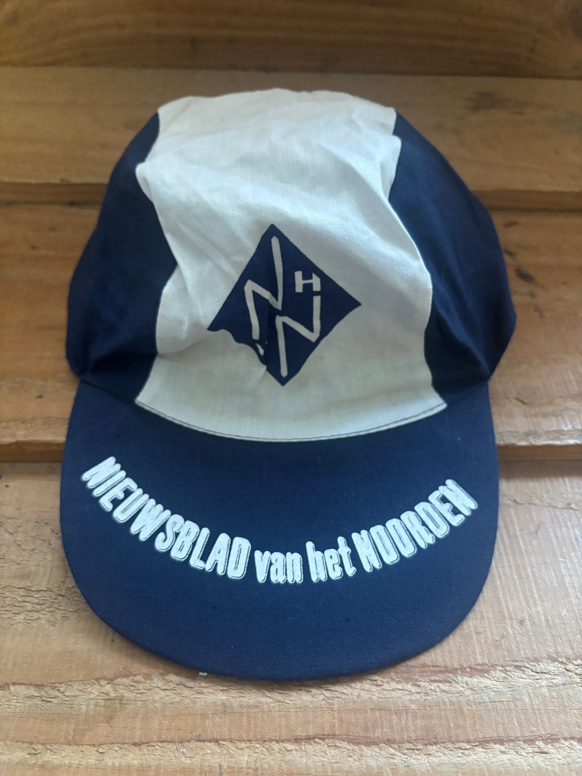 Nieuwsblad van het Noorden pet, Ophalen of Verzenden, Zo goed als nieuw