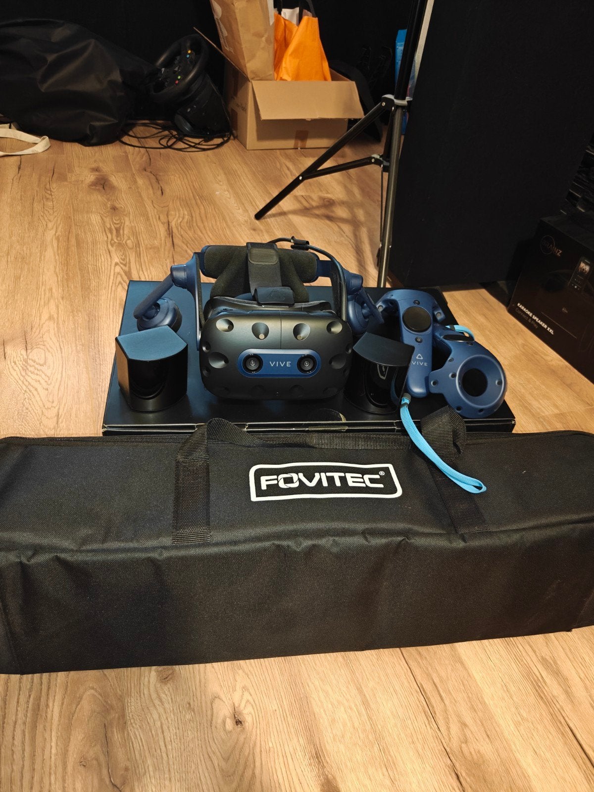 HTC Vive Pro 2 full kit + base station standaard!!!, Spelcomputers en Games, Virtual Reality, Ophalen, Zo goed als nieuw, VR-bril