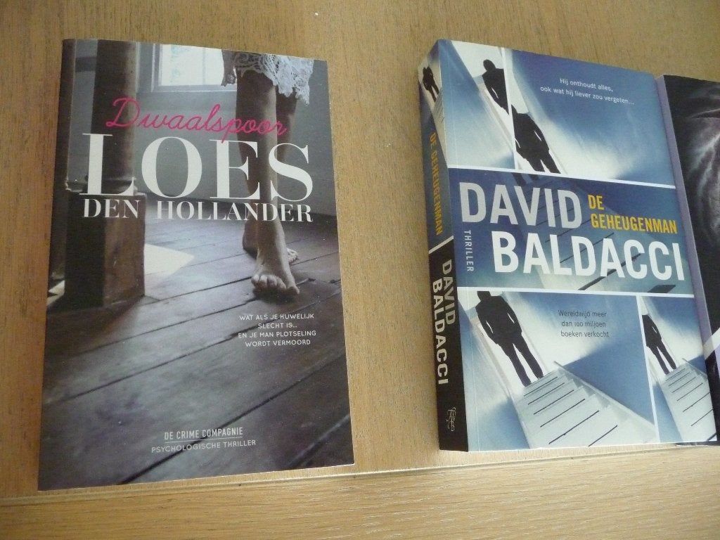 Groot aantal thrillers, Ophalen, Zo goed als nieuw, Nederland
