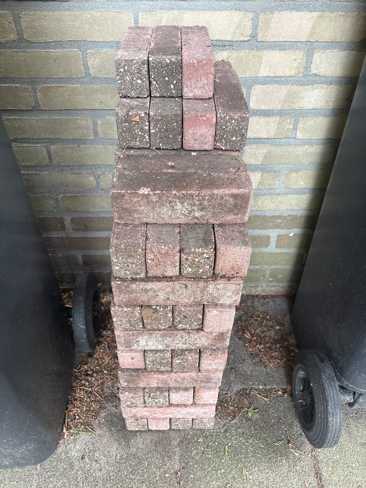Gebruikte klinkers voor tuin of bestrating 86stuks gratis, Ophalen, Gebruikt, Beton, Klinkers
