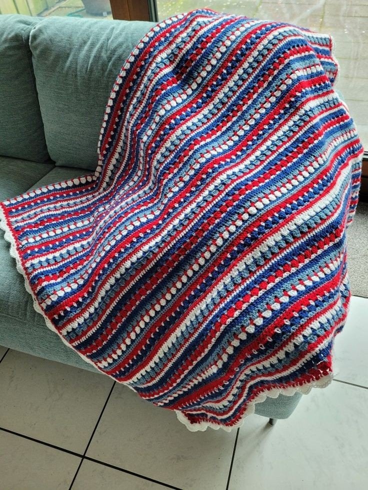 plaid gehaakt rood wit blauw, Acryl, Nieuw, Ophalen of Verzenden, Plaid