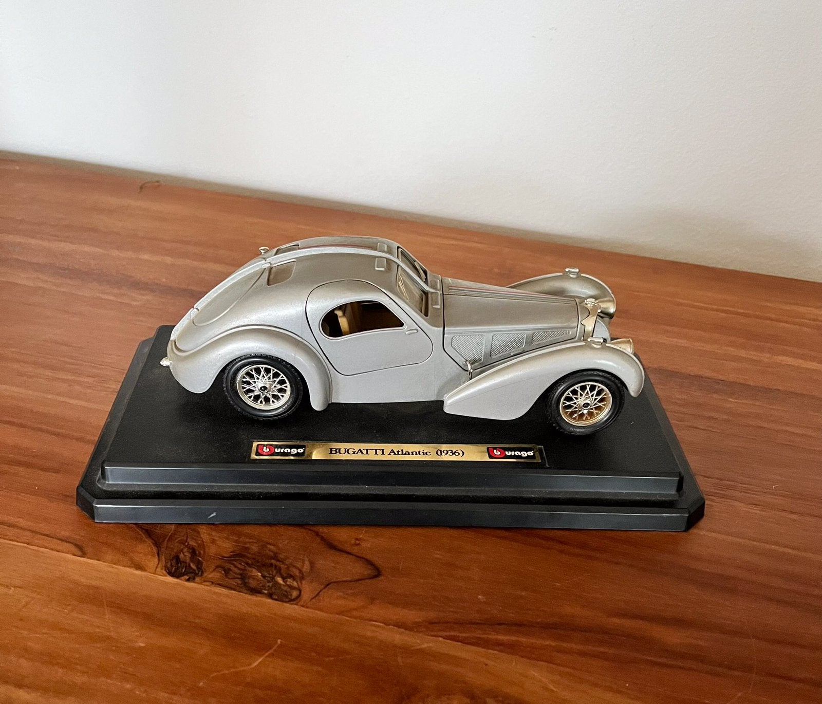 Burago modelautos - Bugatti- Mercedes Benz, Ophalen of Verzenden, Zo goed als nieuw, Bburago