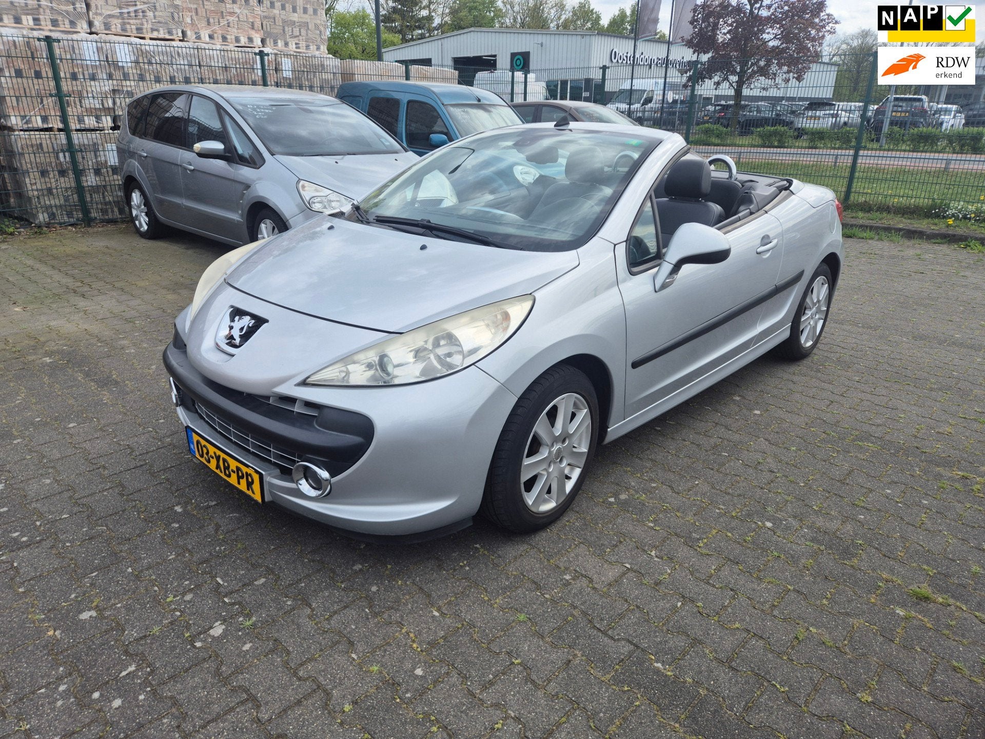 Peugeot 207 CC Peugeot 207 CC 1.6-16V T Féline, Voorwielaandrijving, Gebruikt, Zwart, 4 cilinders