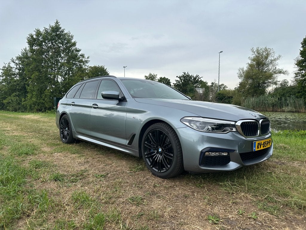 BMW 5-Serie 540i 419pk Xdrive Aut. 2018 Grijs, Dealer onderhouden, Zwart, 2000 kg, Vierwielaandrijving