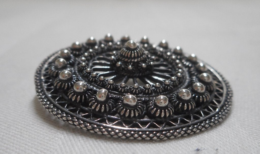 Zilveren Zeeuwse knop broche nr.585, Verzenden, Minder dan 4 cm, Zo goed als nieuw, Zilver