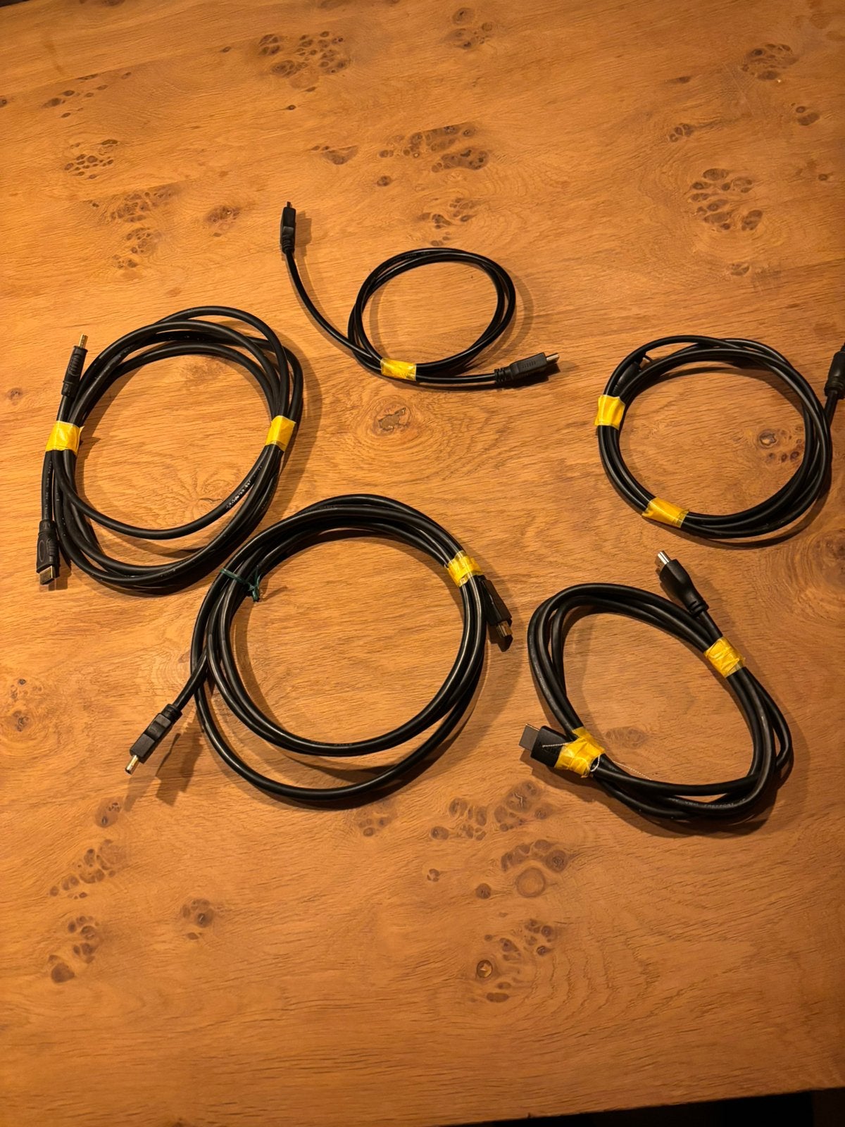 Te koop 4 vergulde hdmi-kabels. 1x 1,5 m, 1 x 2 m en 2 x 1 m, Ophalen of Verzenden, Zo goed als nieuw, Minder dan 2 meter, HDMI-kabel