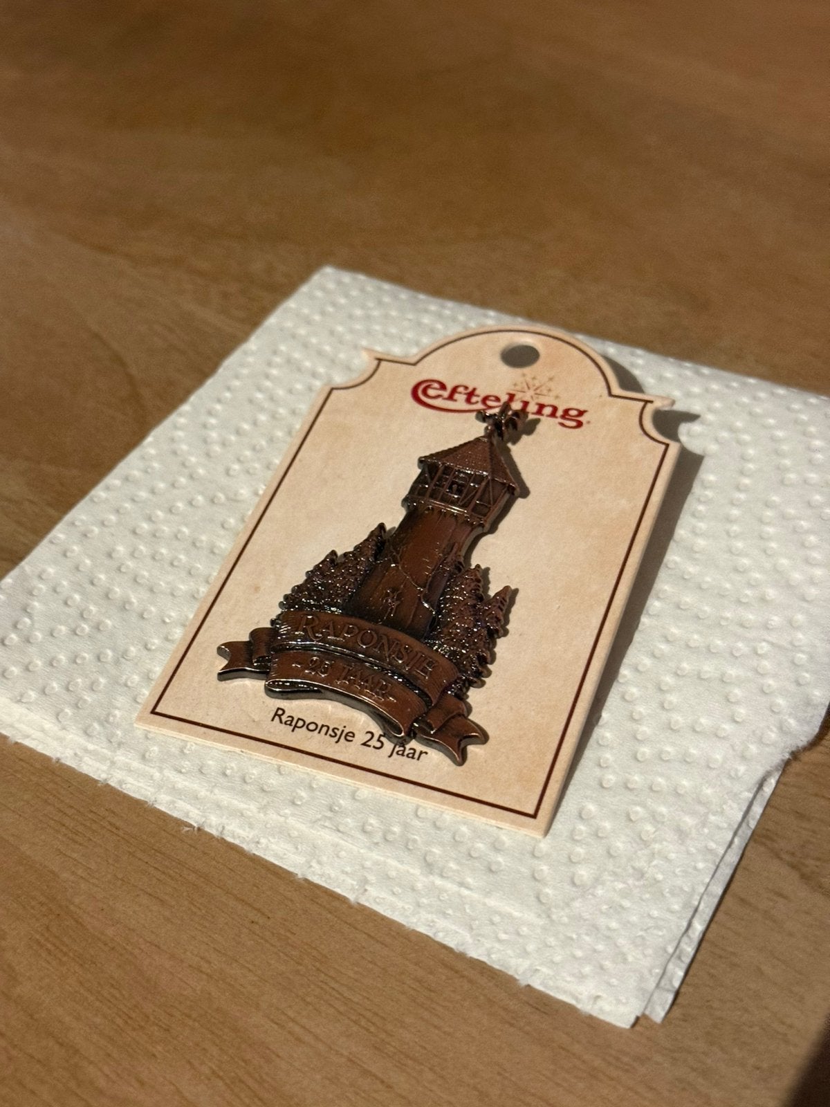 Efteling pin - Raponsje 25 jaar jubileum, Ophalen of Verzenden, Zo goed als nieuw, Button of Speldje