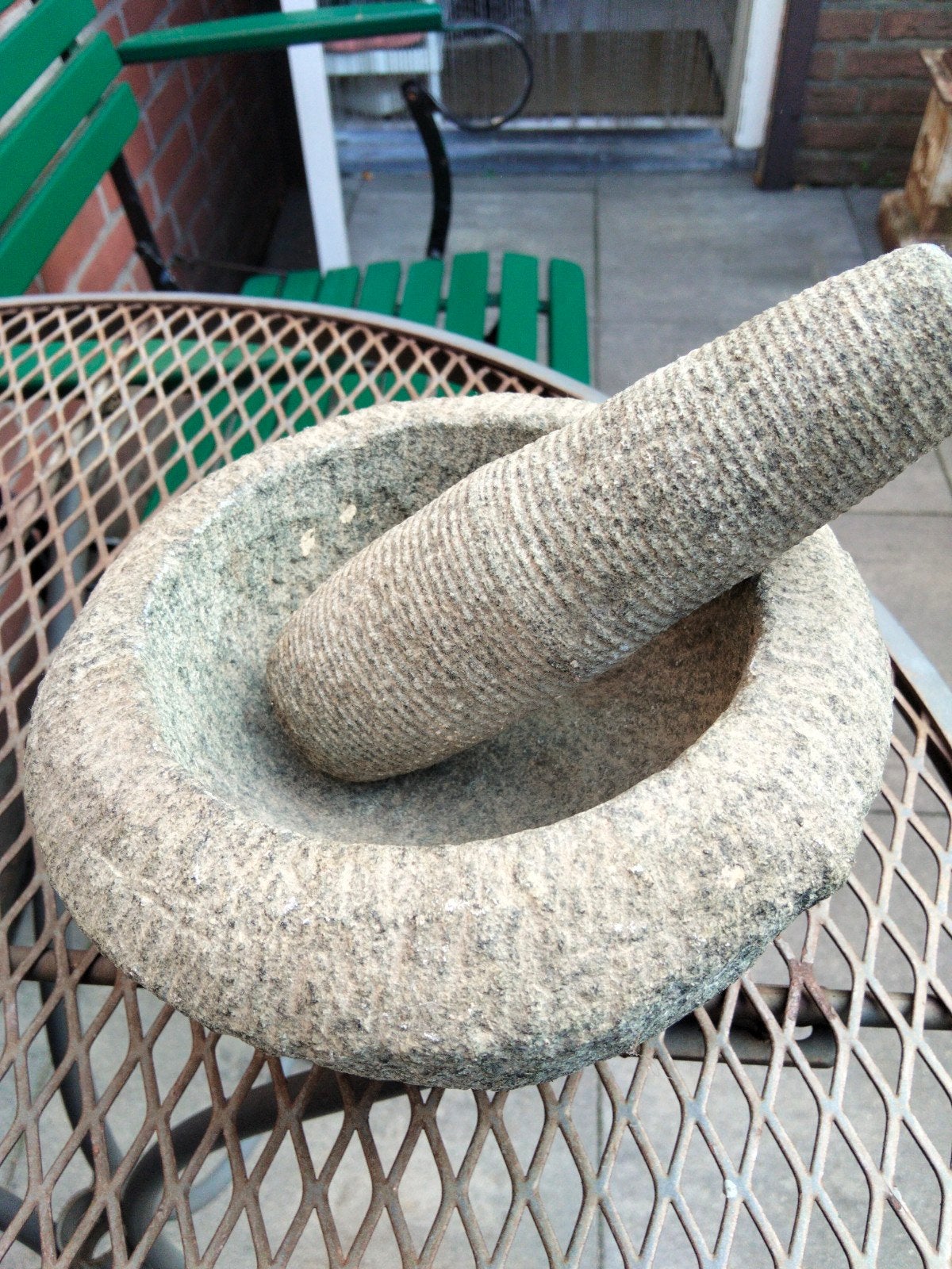 Robuuste granieten vijzel met stamper, Antiek en Kunst, Ophalen of Verzenden