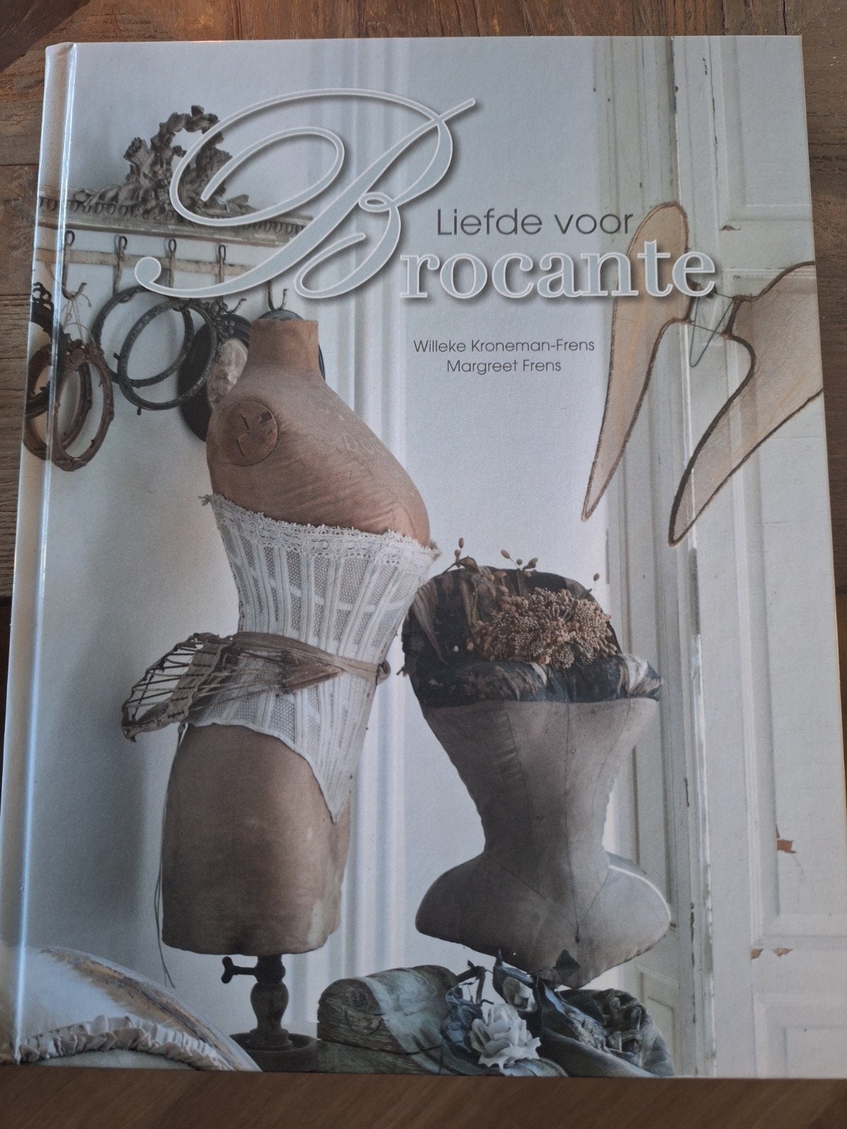 Margreet Frens - Liefde voor brocante, Verzenden, Zo goed als nieuw, Margreet Frens; Willeke Kroneman-Frens