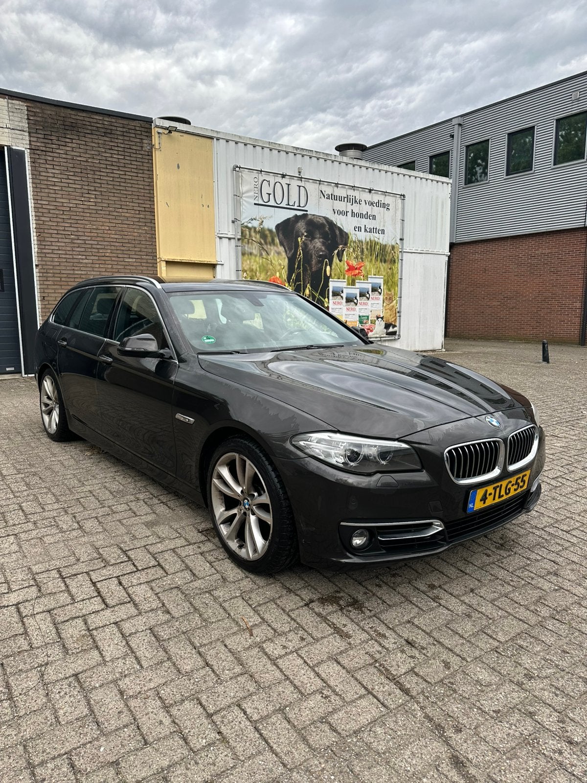 BMW 5-Serie Touring 520i 2014 Bruin Luxury edition, Auto's, BMW, Automaat, 4 cilinders, Particulier, 184 pk