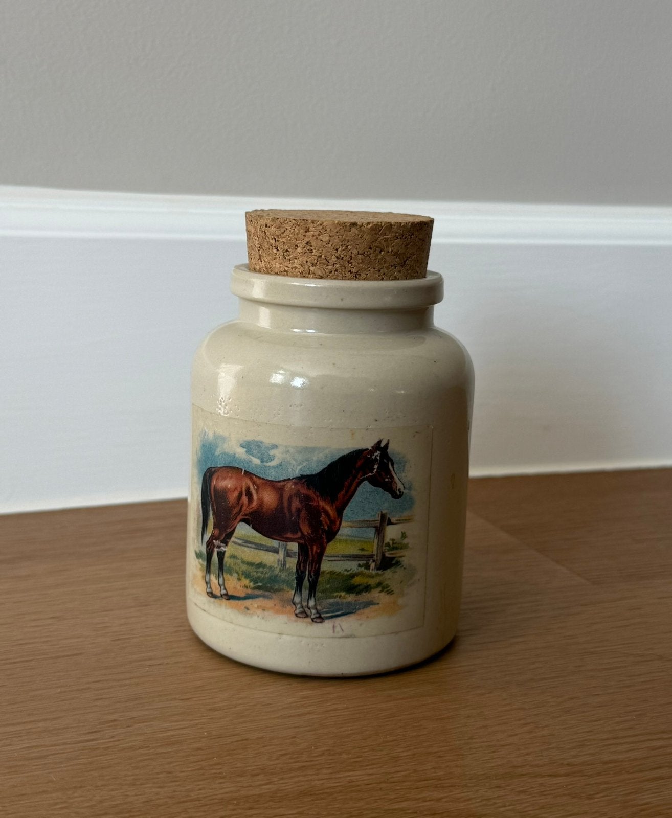 Vintage keramieken pot met paard – kurken deksel, Gebruikt, Pot, Bus of Blik, Ophalen of Verzenden, Steen/keramiek