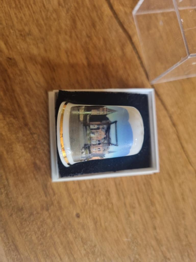 Vingerhoedje Twickel, Ophalen of Verzenden, Zo goed als nieuw, Porselein
