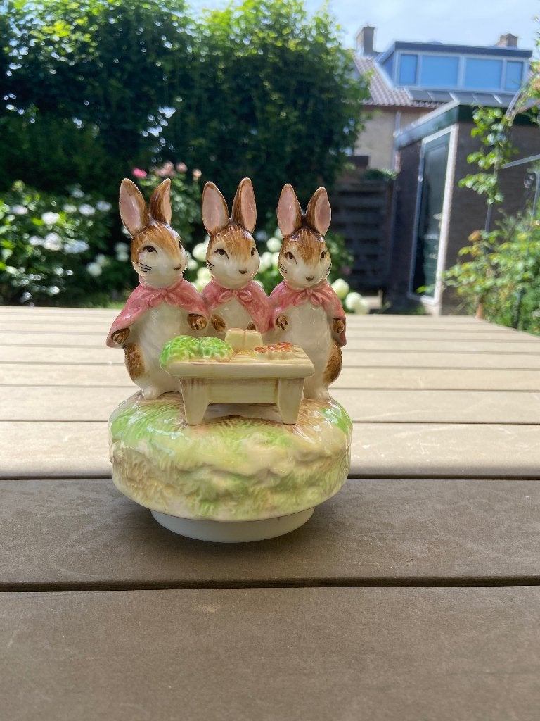 Muziekdoosje Beatrix Potter (Royal Osborne), Verzamelen, Beelden en Beeldjes, Ophalen of Verzenden, Zo goed als nieuw, Overige typen