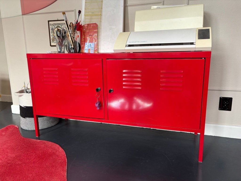 Rode IKEA metalen locker kast, Huis en Inrichting, Ophalen, Zo goed als nieuw