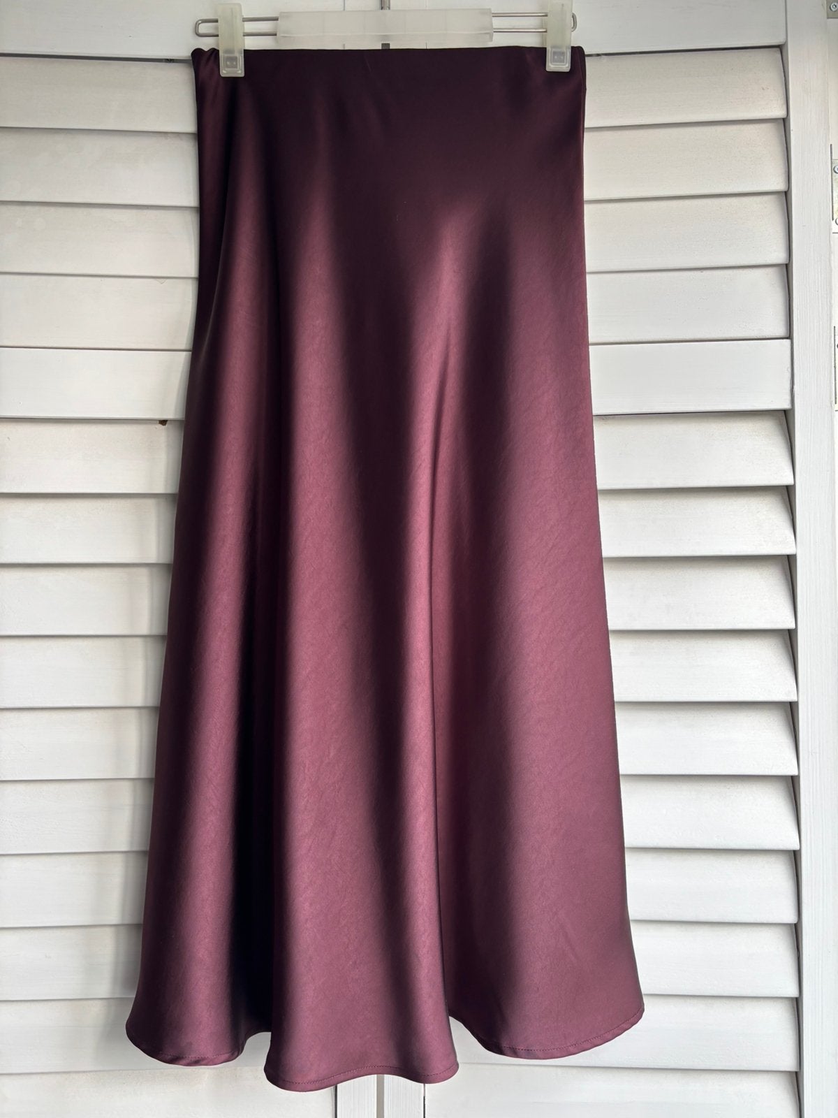 Satijnen lange rok Neo Noir maat S bordeaux rood burgundy, Kleding | Dames, Neo Noir, Ophalen of Verzenden, Zo goed als nieuw