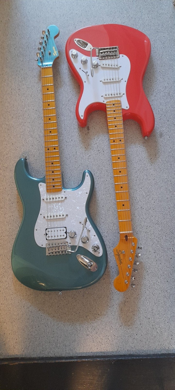 Squier Stratocaster  special run ..of Fiesta Red strat . ., Verzenden, Gebruikt, Solid body, Fender