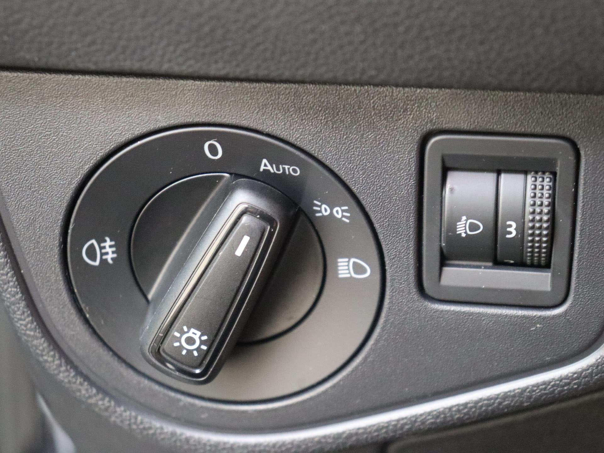 Foto 15 van Volkswagen Polo 1.0 TSI Life | Achteruitrijcamera | Adaptiev