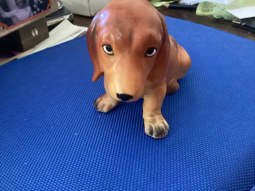 Basset biscuit porselein // hoog 9x13 cm, Ophalen of Verzenden
