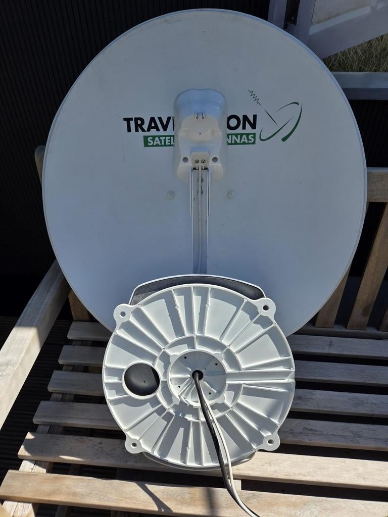 Travelvision Satelliet e65 automatische dakschotel, Ophalen, Zo goed als nieuw, (Schotel)antenne, Overige merken