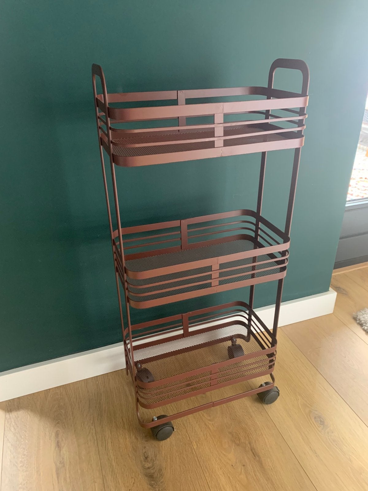 Kwantum trolley tafeltje donkerrood/bruin 3 etages wielen, Ophalen, Minder dan 55 cm, Metaal of Aluminium, Zo goed als nieuw