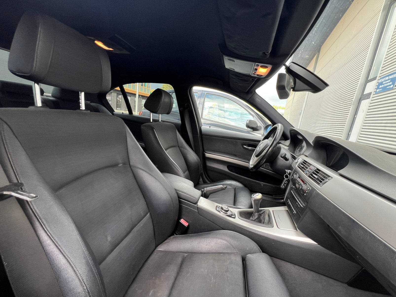 Zwarte BMW 3-Serie 318i E90 M 129PK Sedan/NieuweAPK/AC/Navi!, Auto's, BMW, Achterwielaandrijving, Zwart, 4 cilinders, 129 pk