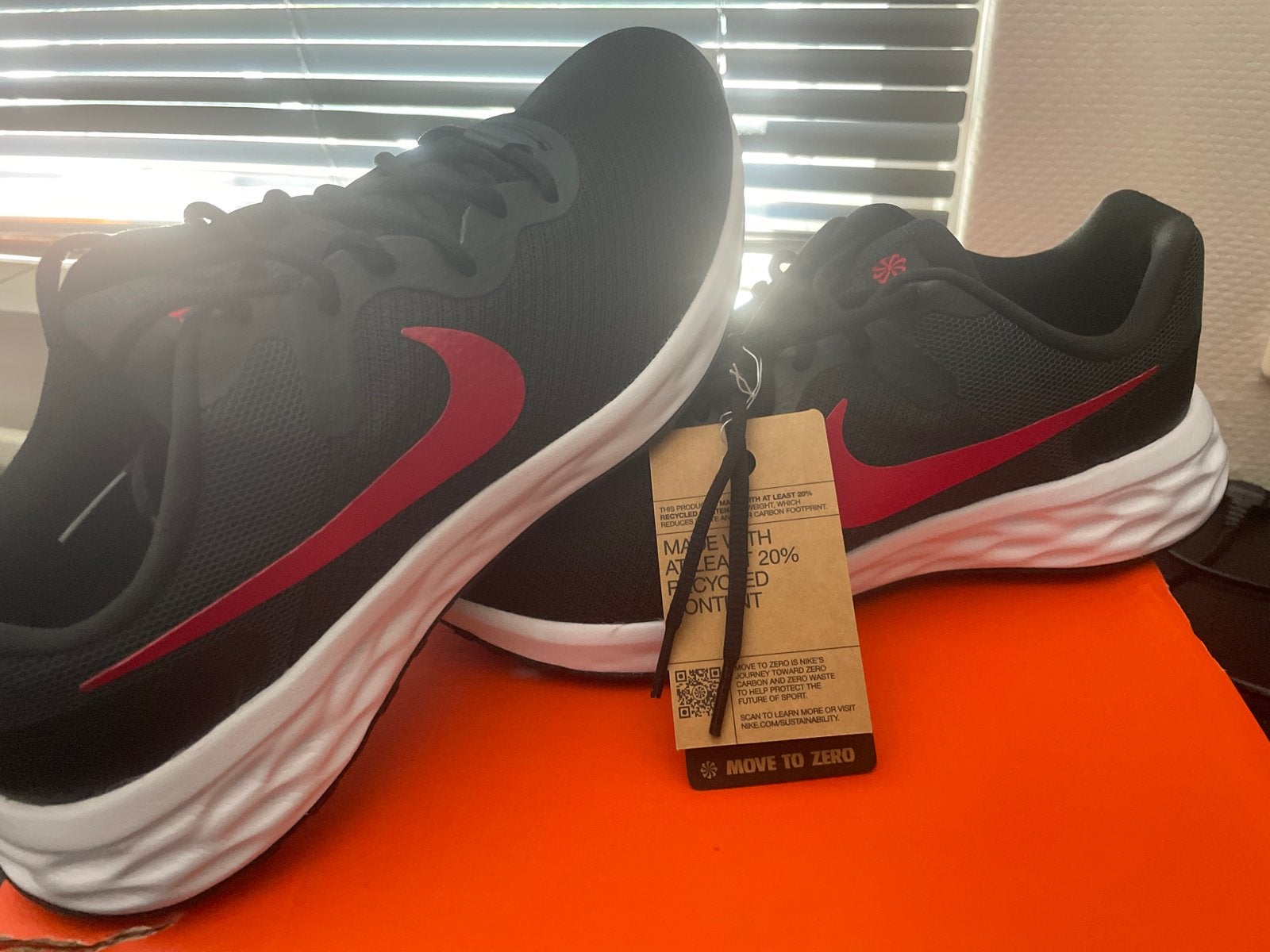 Nike Revolution 6 Sportschoenen - Zwart/Rood - Maat 44.5, Ophalen of Verzenden, Nieuw, Zwart, Sneakers of Gympen