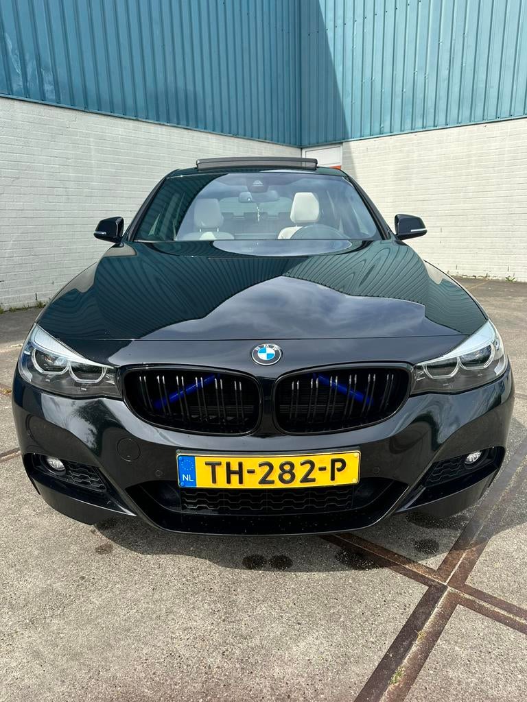 BMW 320 i GT High Exec. M-Pakket Panodak Leder HUD Camera, Auto's, Automaat, 1998 cc, Achterwielaandrijving, Beige