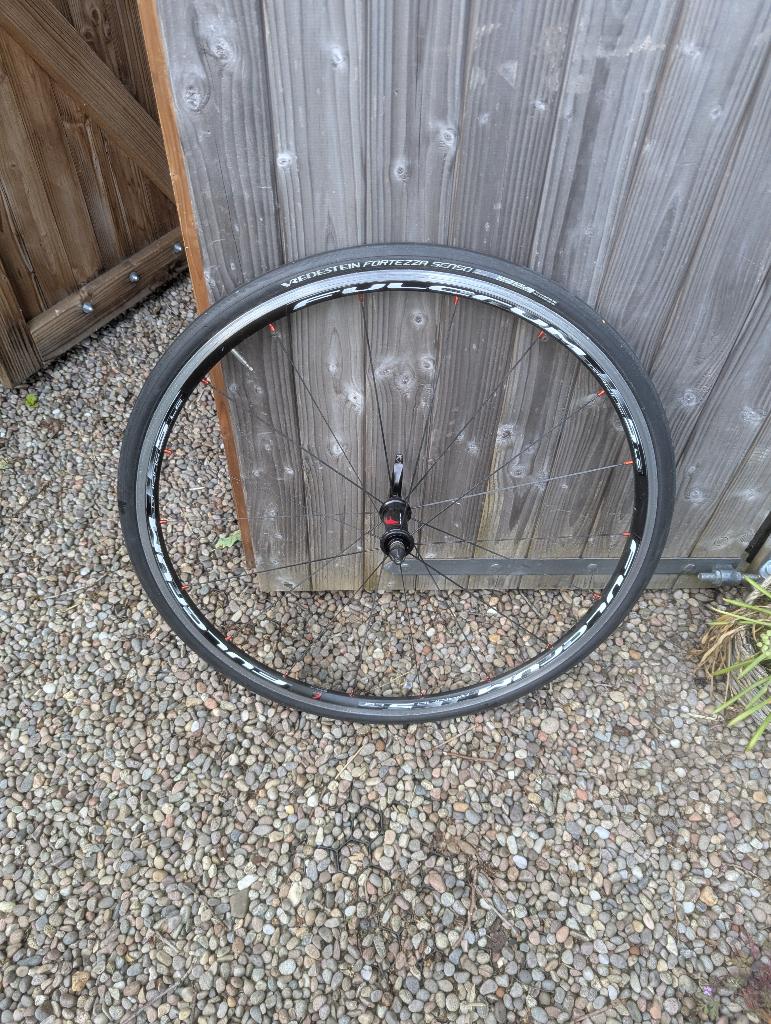 Voorwiel fulcrum racing 5, met defect achterwiel, Fietsen en Brommers, Fietsonderdelen, Fulcrum, Gebruikt, Aluminium, Racefiets
