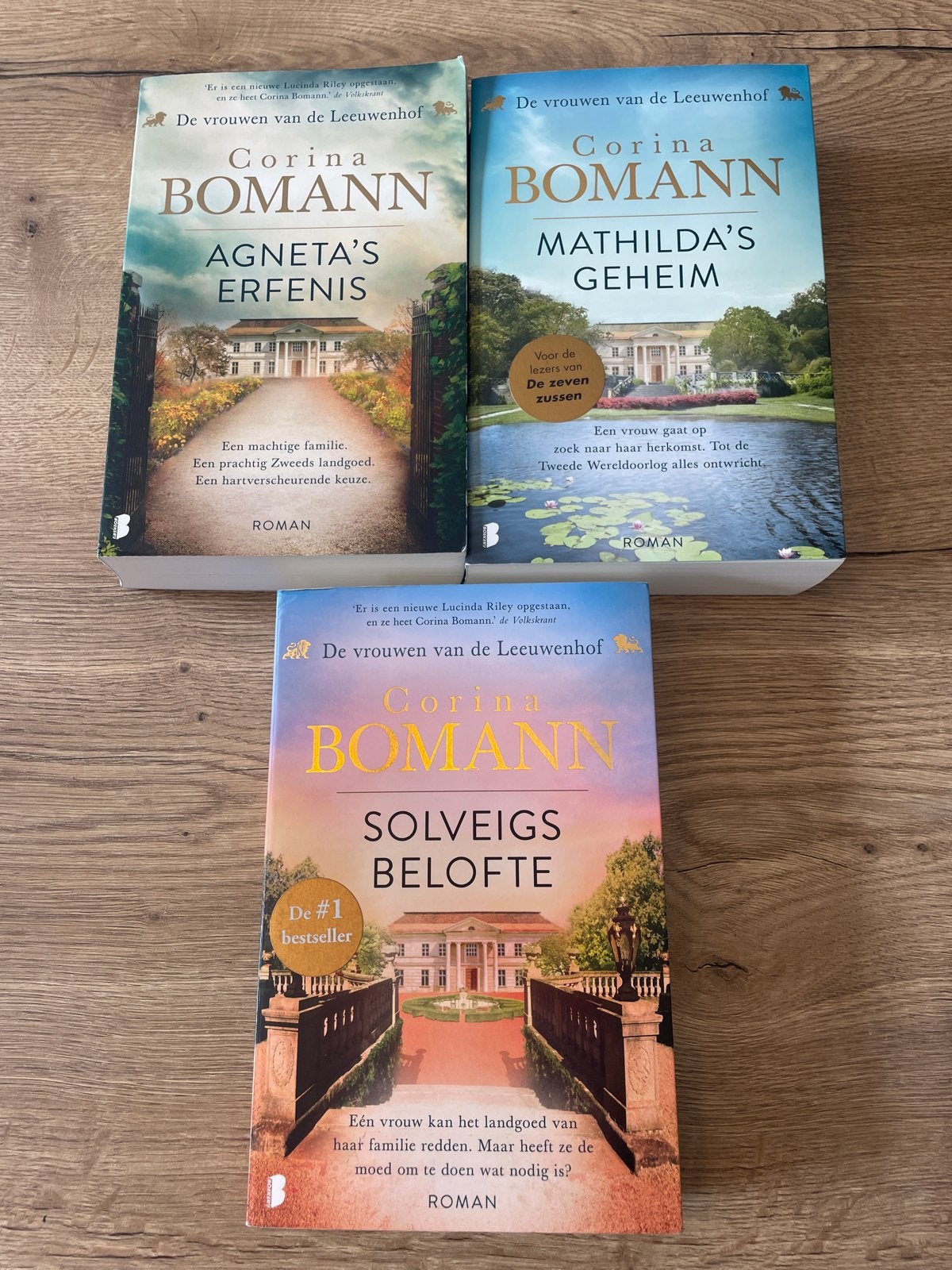 Corina Bomann - De vrouwen van de Leeuwenhof (3 boeken), Boeken, Ophalen of Verzenden, Gelezen, Nederland